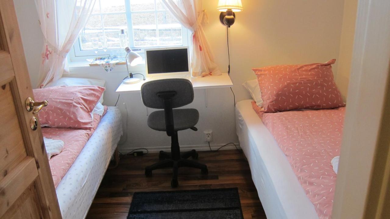 Heloise'S Accommodation Fredvang Extérieur photo